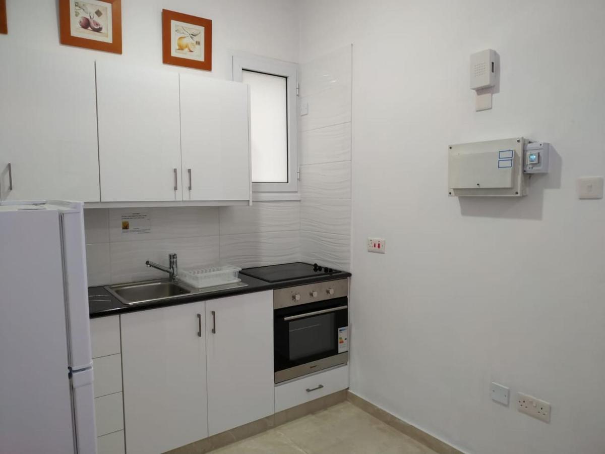 1 Bedroom Apartment Larnaca Extérieur photo