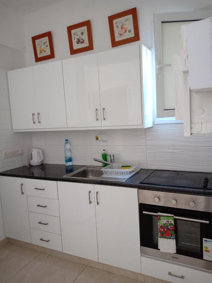 1 Bedroom Apartment Larnaca Extérieur photo