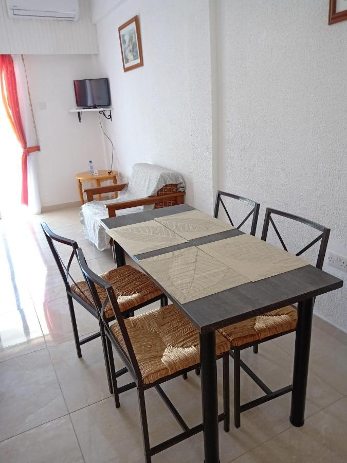 1 Bedroom Apartment Larnaca Extérieur photo